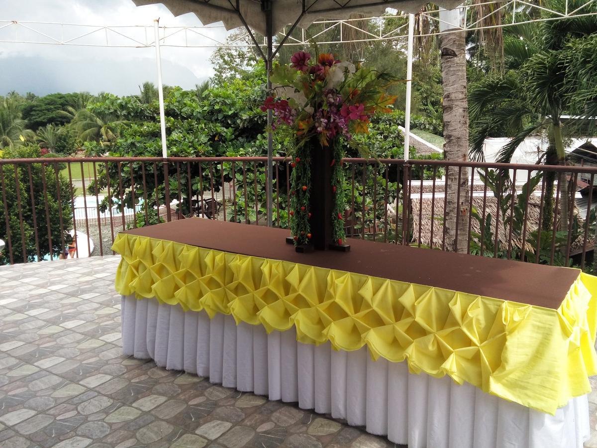 Gazebo Pools And Restaurant Hotel Cabadbaran Екстериор снимка